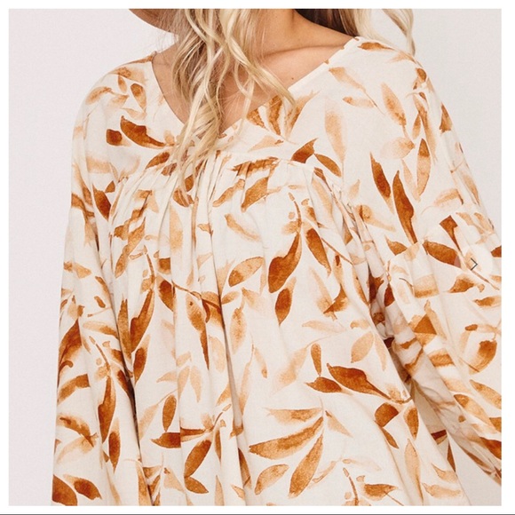 #37 Chic Leaf Print Pleating Top - Picture 3 of 6